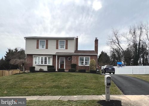 337 Hanby Cir, Boothwyn, PA 19061-2319