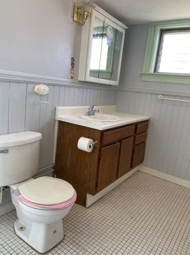 22 Grammont Rd, Worcester MA 01607-1114 exterior