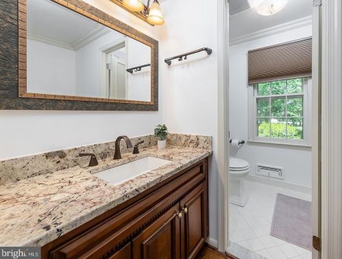 947 Locksley Ln, West Deptford NJ  08096-3121 exterior