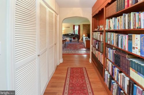 645 Kings Hwy, West Deptford NJ 08096-3129 exterior