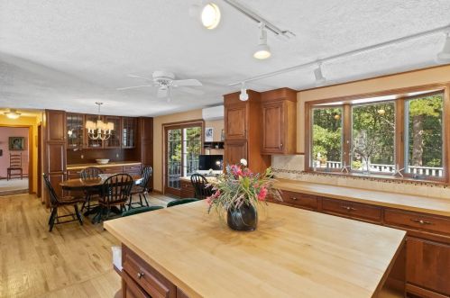 21 Mary Beth Ln, Harwich MA 02645-1326 exterior