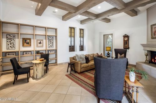 2020 Bethany Home Rd, Phoenix AZ 85014-2434 exterior