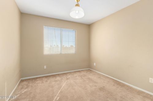 1102 Behrend Dr, Phoenix AZ 85050-3992 exterior