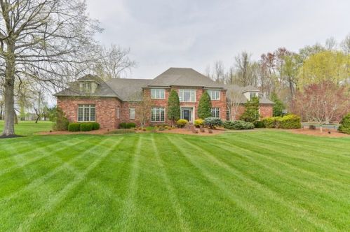 2705 Cave Spring Pl, Louisville, KY 40223-1552