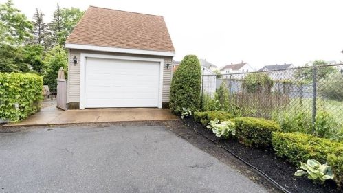 60 Rockland St, Fall River MA 02724-2817 exterior