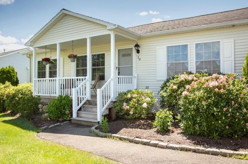 19 Stone Meadow Dr, East Bridgewater, MA 02324-1245