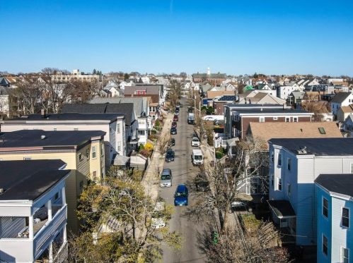 49 Pearl St, Everett MA 02149-1105 exterior