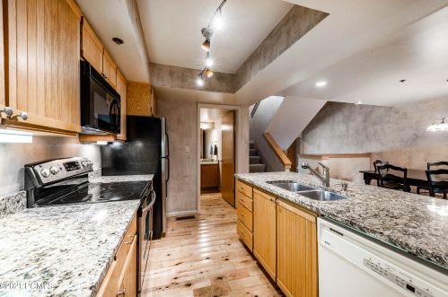 2161 Fenchurch Dr, Park City UT 84060-7822 exterior