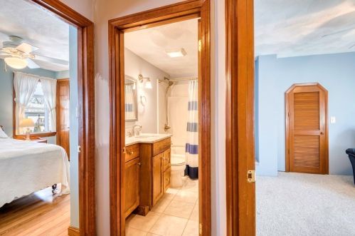 225 Bch St, Quincy MA 02170-2311 exterior