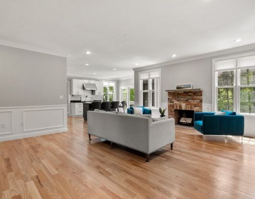 8 Clemmons St, Southborough MA  01772-1314 exterior