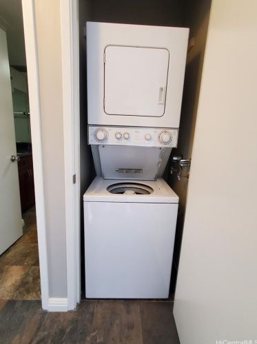 725 Piikoi St, Honolulu HI 96814-2979 exterior