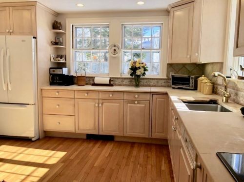 32 Old Farm Rd, Dedham MA 02026-4115 exterior