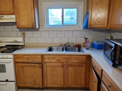 57 Beetle St, New Bedford MA 02746-1950 exterior