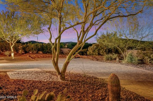 34030 2nd Ln, Phoenix, AZ 85085-6070