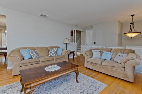 85 Chestnut Ln, Agawam MA 01001-3509 exterior