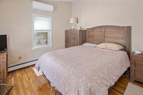 4 Linden Pl, Weymouth MA 02189-1607 exterior