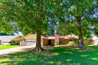 2128 Edinburgh Dr, Huntsville, AL 35803-2066