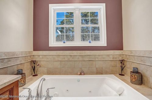 438 Freehold Rd, Jackson Twp NJ 08527-4631 exterior