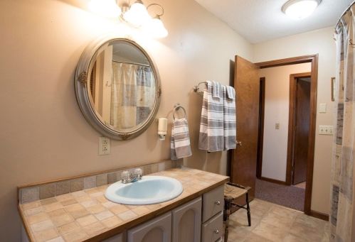 10 Hitching Post Rd, Amherst MA 01002-1155 exterior