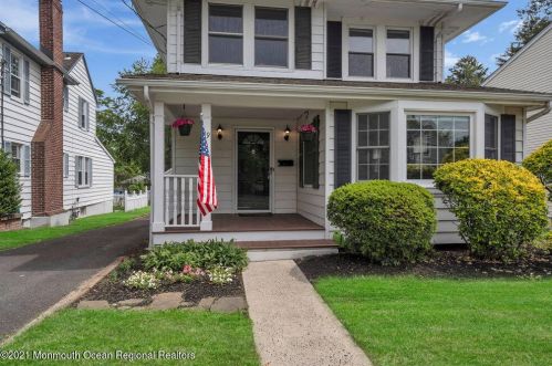 39 Brown Pl, Tinton Falls NJ  07701-2206 exterior