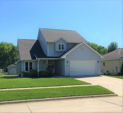 417 Plum St, Twin View Heights, IA 52333-9717