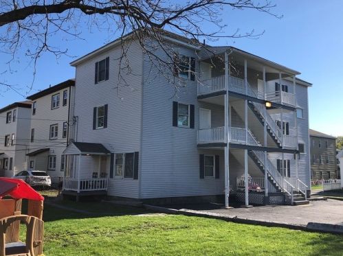 61 Houghton St, Worcester MA 01604-3822 exterior