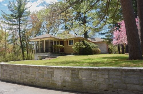 20 Frederick St, Dracut, MA 01826-3406