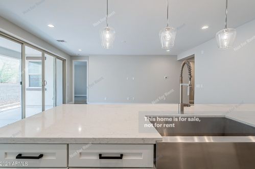 828 Amberwood Dr, Phoenix AZ 85045-0604 exterior