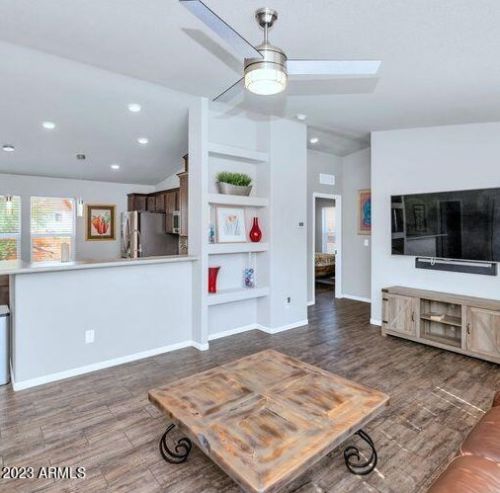 42330 3 St, Phoenix AZ 85086-7401 exterior