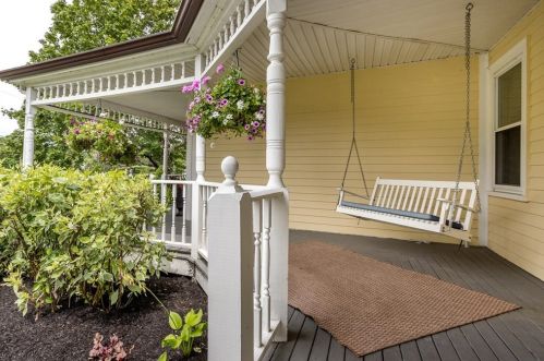 118 Messinger St, Canton MA 02021-3947 exterior