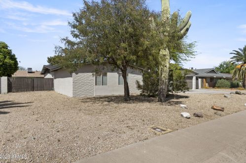 2858 Beryl Ave, Phoenix AZ  85028-3832 exterior