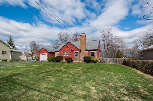 48 Housatonic St, Worcester, MA 01606-1655