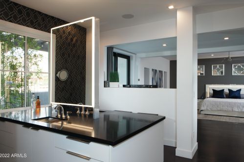 4621 Camelback Rd, Phoenix AZ 85033-1534 exterior