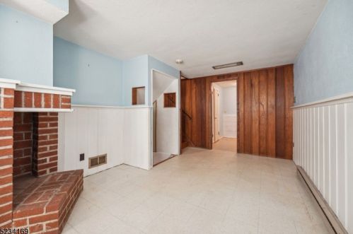 24 Dixon Pl, East Hanover NJ 07936-3049 exterior