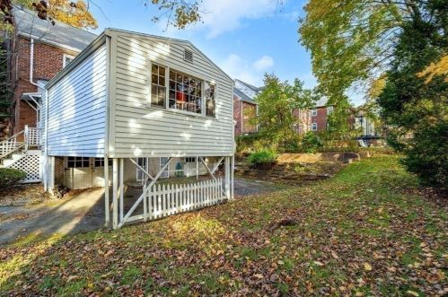 68 Washington St, Newton MA 02458-1726 exterior