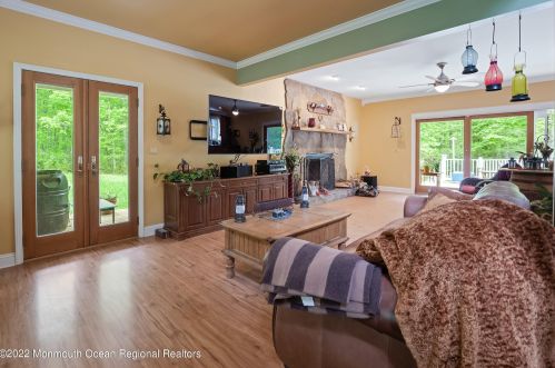 335 Veterans Hwy, Jackson Twp NJ 08527-2832 exterior