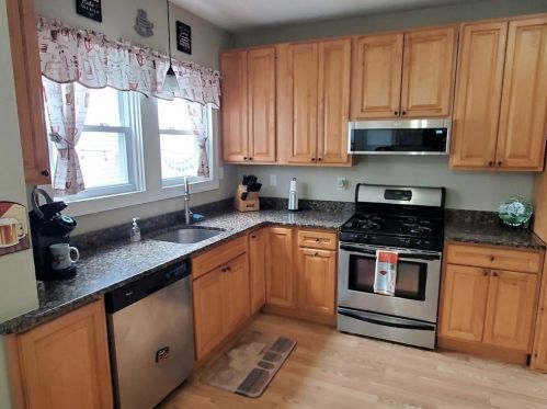 23 Bay St, New Bedford, MA 02740-3362