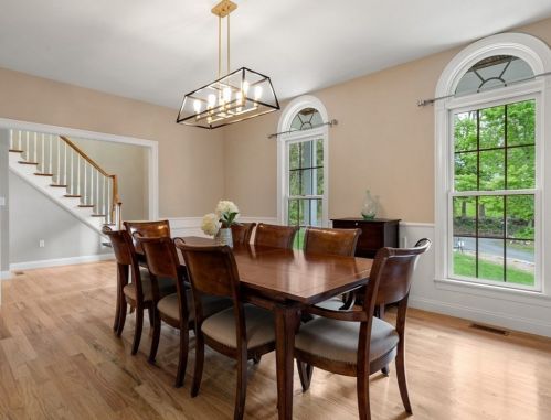 8 Clemmons St, Southborough MA  01772-1314 exterior