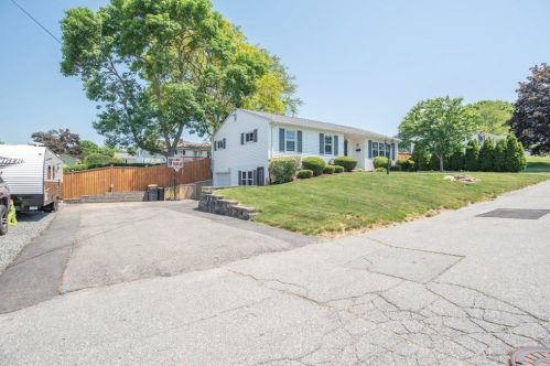 124 New Hampshire Ave, Fall River, MA 02726-3848