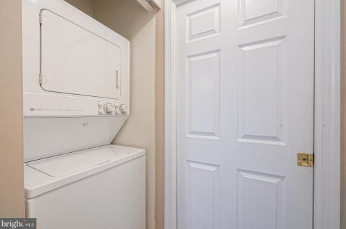 1421 Tristram Cir, West Deptford NJ 08051-2264 exterior