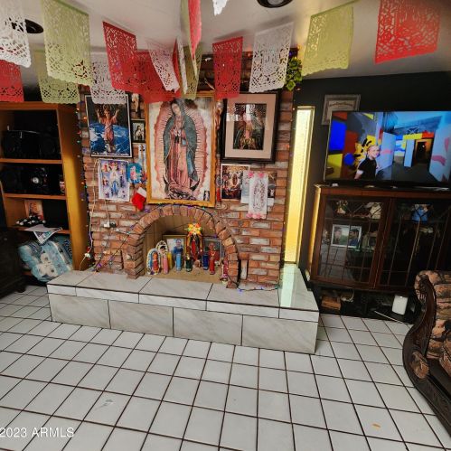 1832 38 Dr, Phoenix AZ 85053-3733 exterior