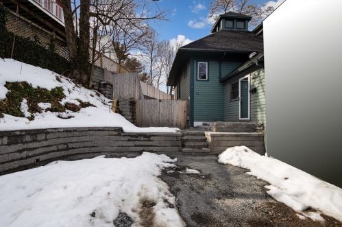 21 Oakland St, Newton, MA 02458-1805