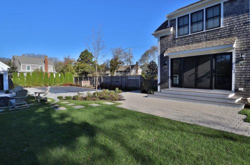 125 Seaview St, Chatham MA 02633-2330 exterior