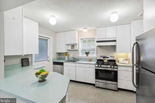 8951 Queen Maria Ct, Columbia MD 21045-2405 exterior