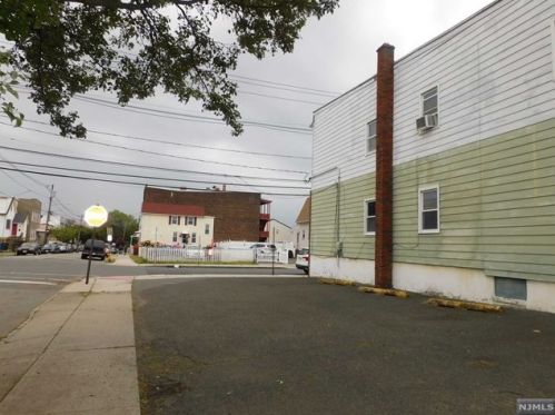 40 Honiss St, Belleville NJ 07109-1052 exterior