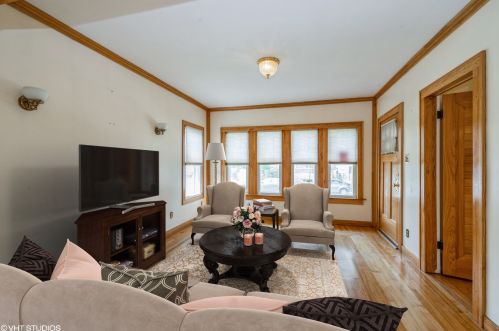 3833 Wenonah Ave, Forest View, IL 60402-3951