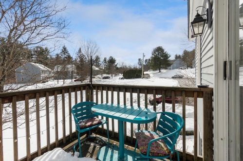 31 Lantern Ln, Dracut MA 01826-4569 exterior