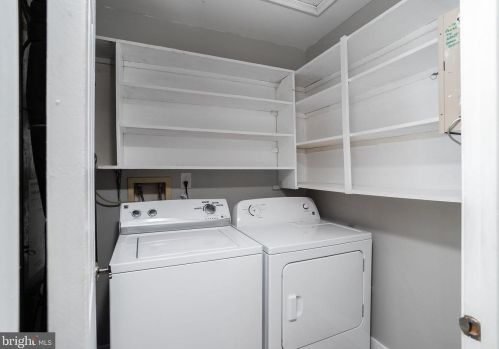 4 Willowwood Ct, Columbus NJ  08022-1025 exterior