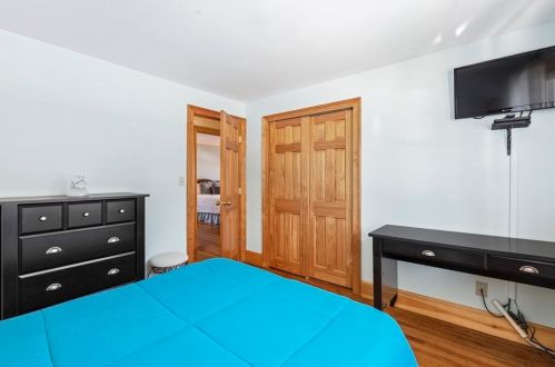 1069 Burt St, Taunton MA 02780-5166 exterior