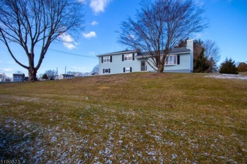 1 Mountain View Dr, Wantage NJ  07461-3032 exterior